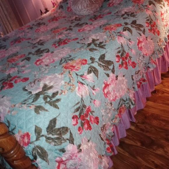 COPY - Queen Turquoise Rose Coverlet/Quilt - Picture 2 of 8
